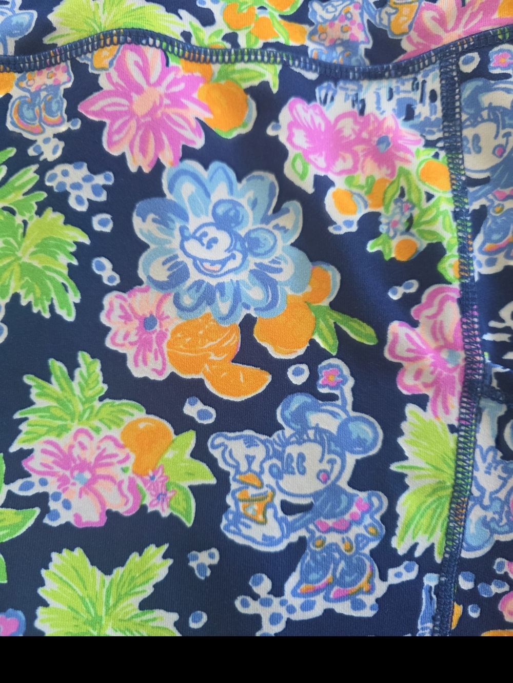 Disney Parks x Lilly Pulitzer "Lilly Loves Mickey" Leggings *Limited Edition* - Picture 4 of 10